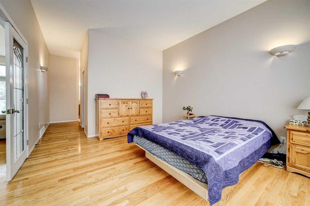50 Sarcee Place West, Lethbridge, AB - Indoor Photo Showing Bedroom