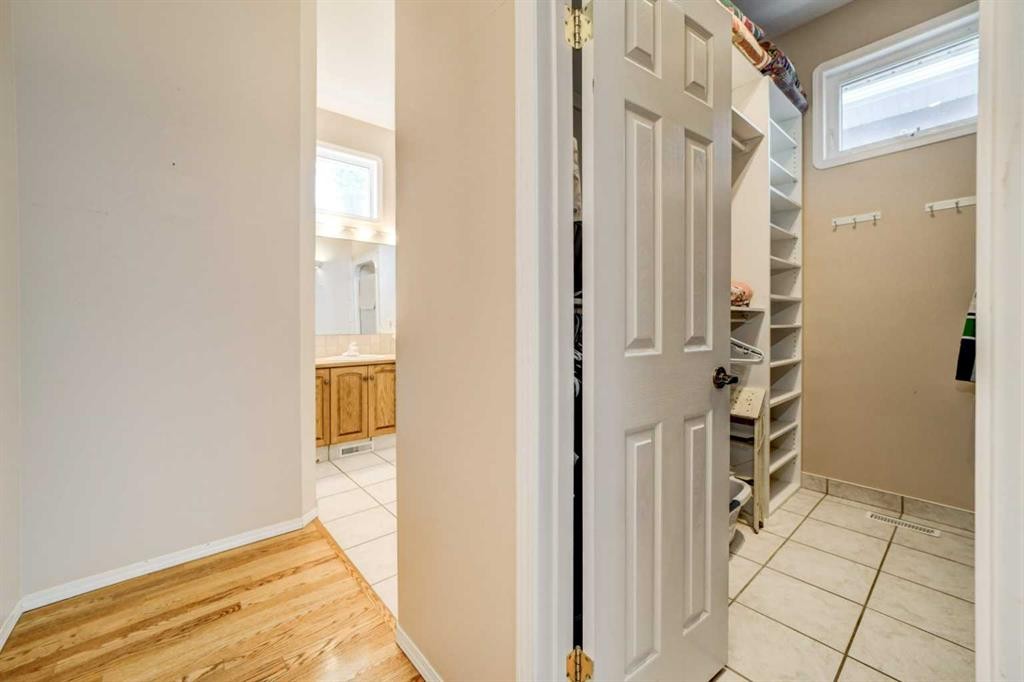50 Sarcee Place West, Lethbridge, AB - Indoor Photo Showing Other Room