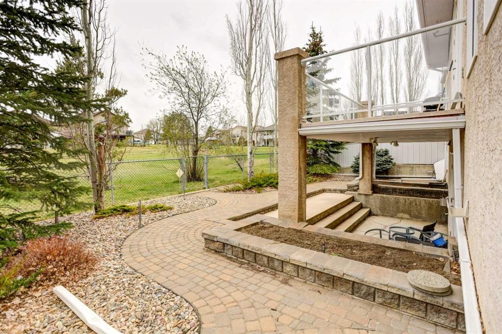 50 Sarcee Place West, Lethbridge, AB - Outdoor