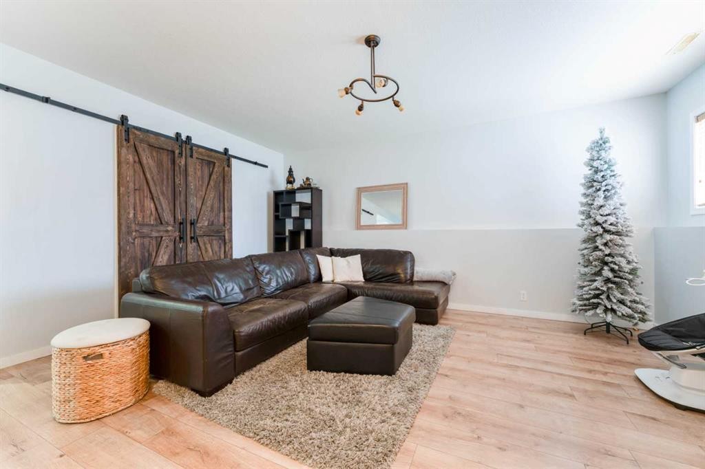 4214 56 Street, Taber, AB - Indoor Photo Showing Living Room
