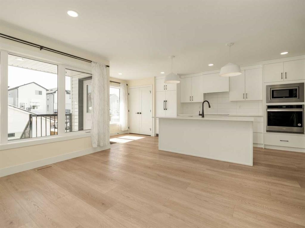 1036 Coalbrook Gate West, Lethbridge, AB - Indoor Photo Showing Kitchen