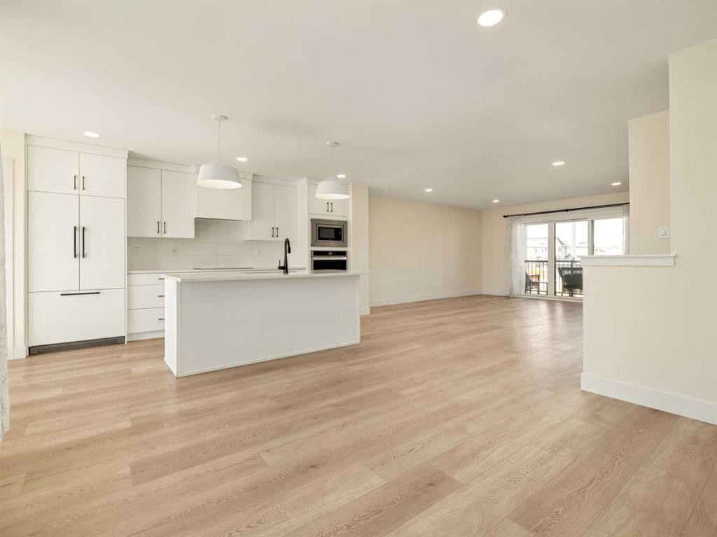 1036 Coalbrook Gate West, Lethbridge, AB - Indoor Photo Showing Kitchen
