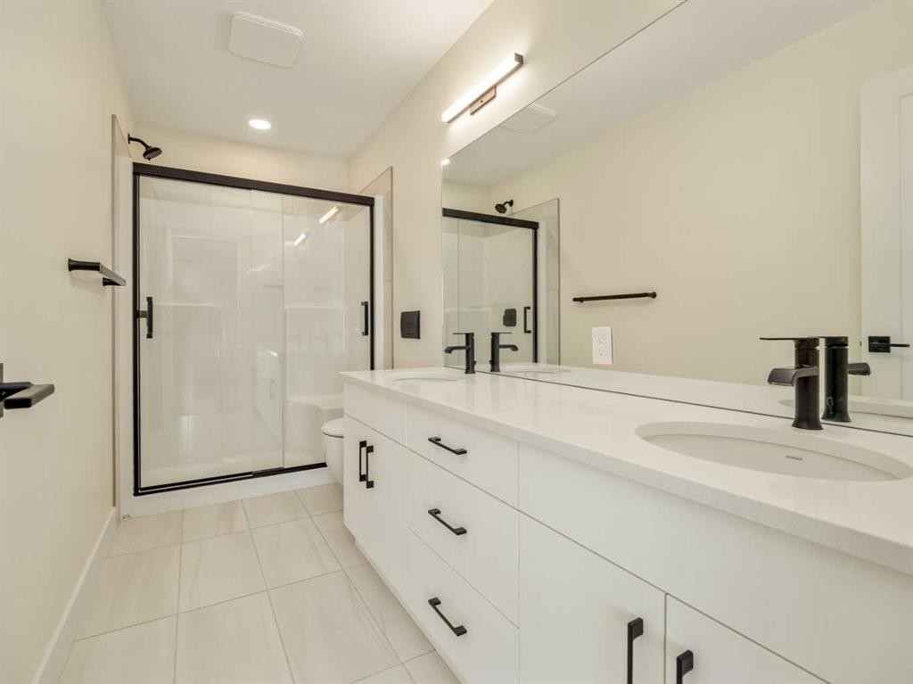1036 Coalbrook Gate West, Lethbridge, AB - Indoor Photo Showing Bathroom