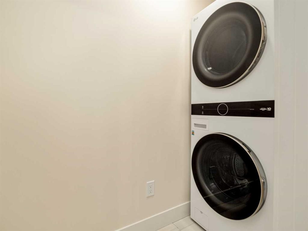 1036 Coalbrook Gate West, Lethbridge, AB - Indoor Photo Showing Laundry Room