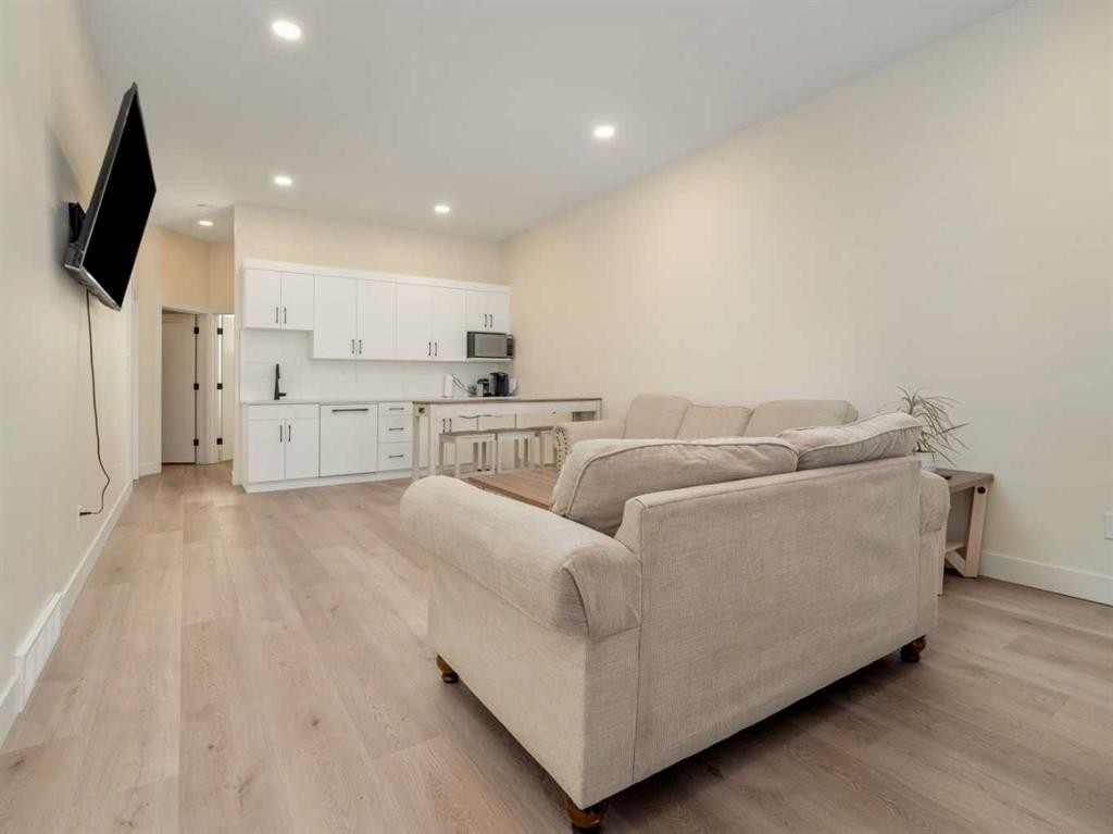 1036 Coalbrook Gate West, Lethbridge, AB - Indoor Photo Showing Living Room