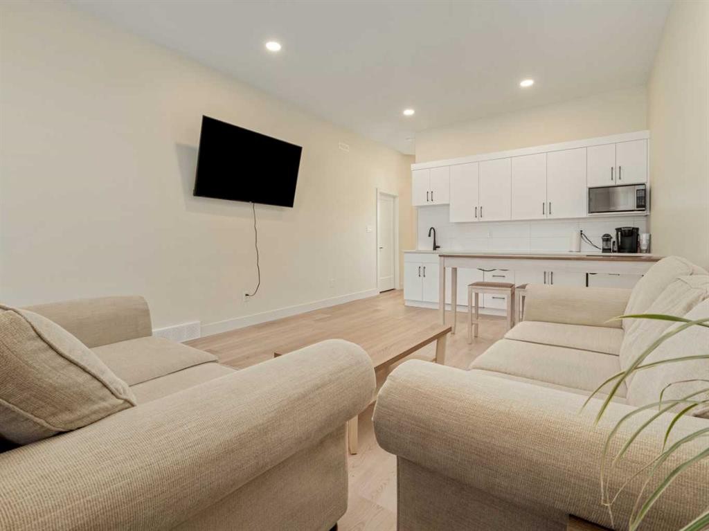 1036 Coalbrook Gate West, Lethbridge, AB - Indoor Photo Showing Living Room