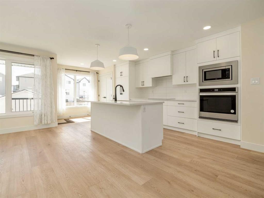 1036 Coalbrook Gate West, Lethbridge, AB - Indoor Photo Showing Kitchen