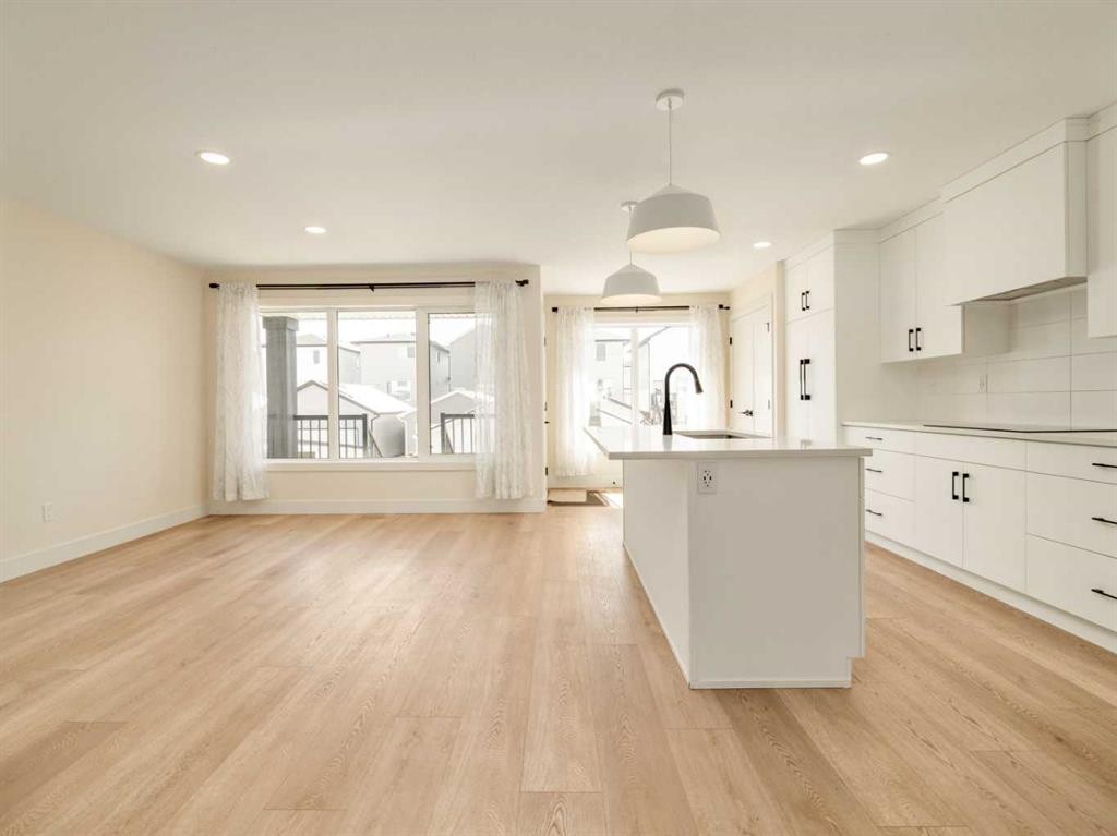 1036 Coalbrook Gate West, Lethbridge, AB - Indoor Photo Showing Kitchen