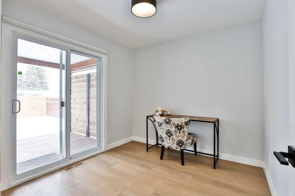 330 Wascana Crescent Se, Calgary, AB - Indoor Photo Showing Other Room