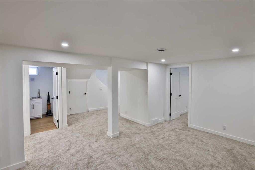 330 Wascana Crescent Se, Calgary, AB - Indoor