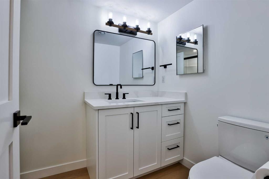 330 Wascana Crescent Se, Calgary, AB - Indoor Photo Showing Bathroom