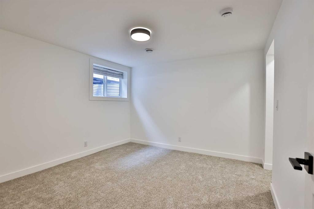 330 Wascana Crescent Se, Calgary, AB - Indoor Photo Showing Other Room