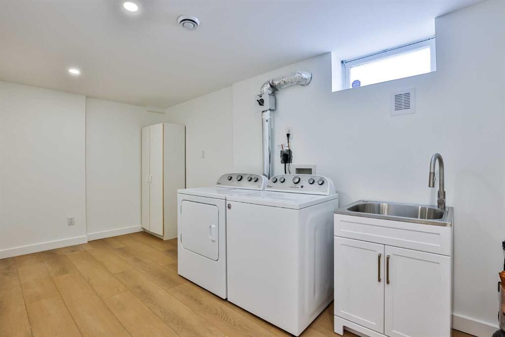 330 Wascana Crescent Se, Calgary, AB - Indoor Photo Showing Laundry Room