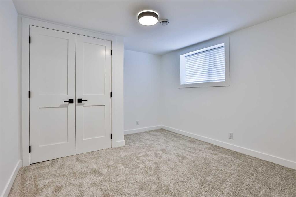 330 Wascana Crescent Se, Calgary, AB - Indoor Photo Showing Other Room