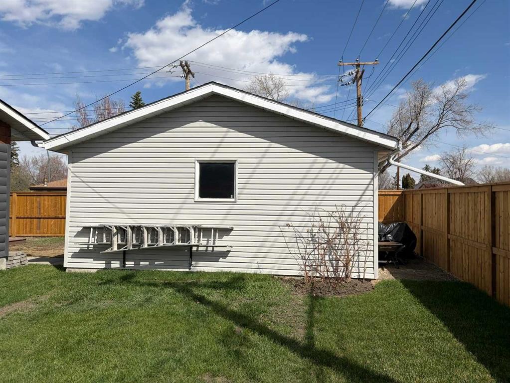 330 Wascana Crescent Se, Calgary, AB - Outdoor With Exterior