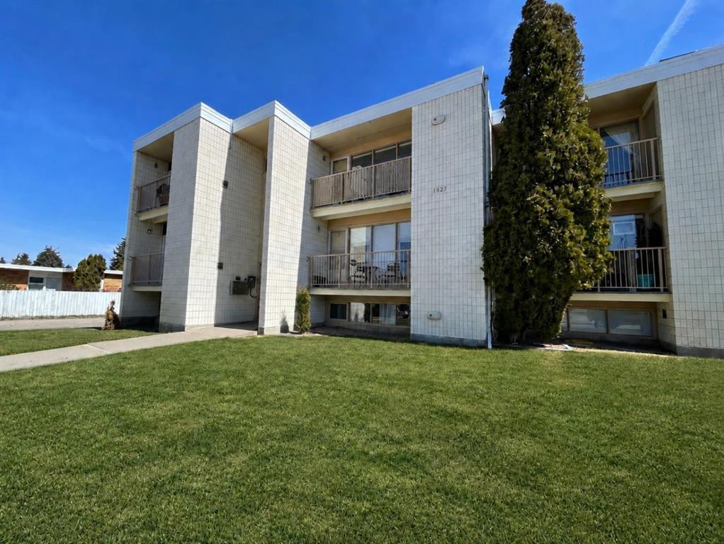 2-1327 Scenic Drive South, Lethbridge, AB - Outdoor