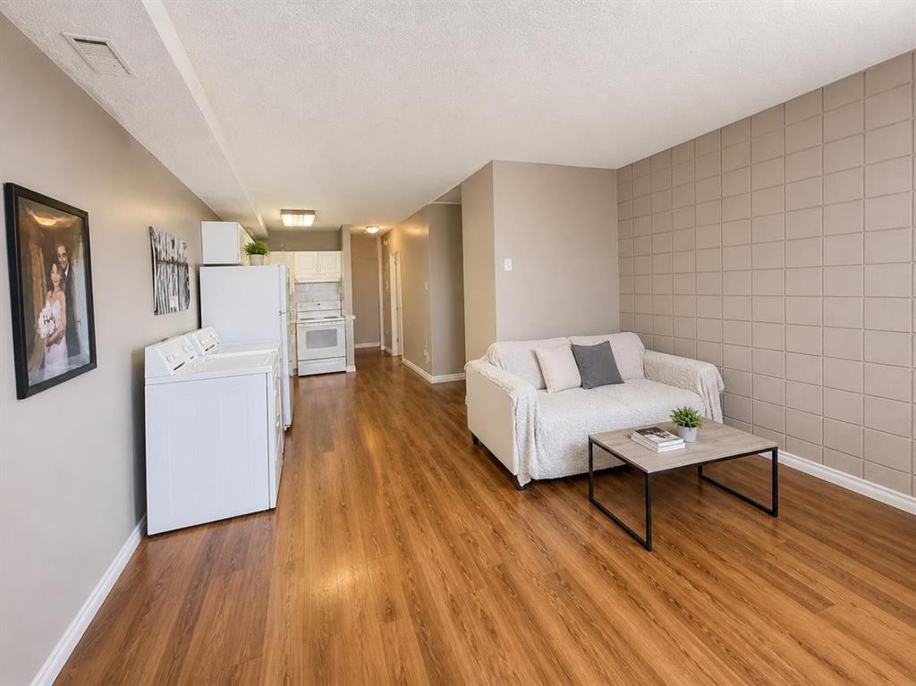 2-1327 Scenic Drive South, Lethbridge, AB - Indoor