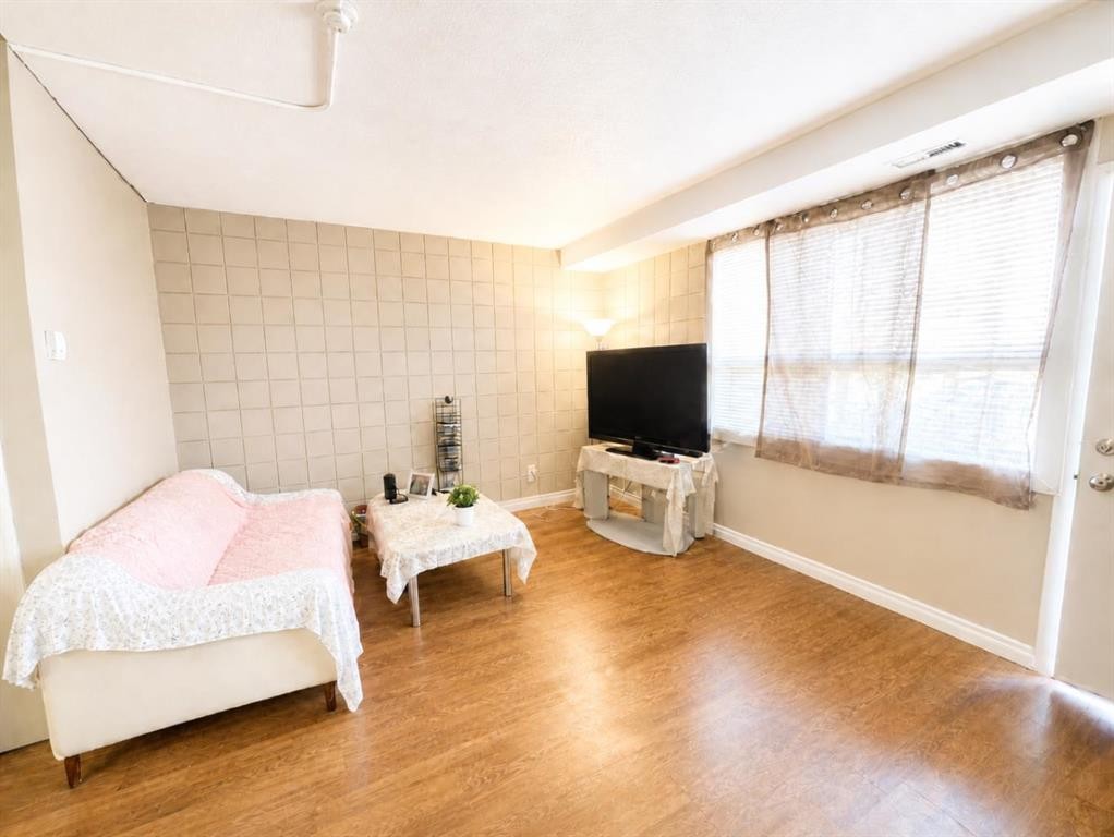 2-1327 Scenic Drive South, Lethbridge, AB - Indoor Photo Showing Bedroom