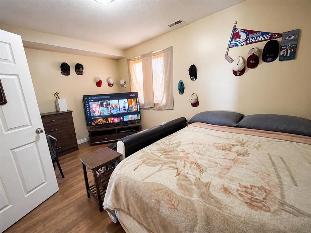 2-1327 Scenic Drive South, Lethbridge, AB - Indoor Photo Showing Bedroom