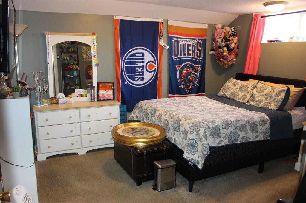 2811 13 Avenue South, Lethbridge, AB - Indoor Photo Showing Bedroom