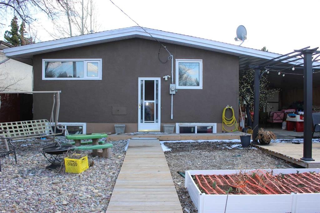 2811 13 Avenue South, Lethbridge, AB - Outdoor With Exterior