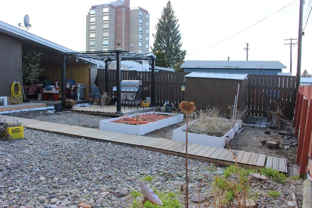 2811 13 Avenue South, Lethbridge, AB - Outdoor