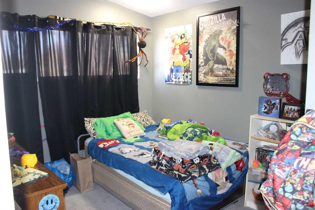 2811 13 Avenue South, Lethbridge, AB - Indoor Photo Showing Bedroom