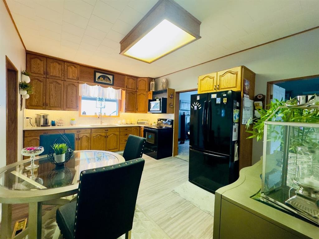 7710 24 Avenue, Coleman, AB - Indoor