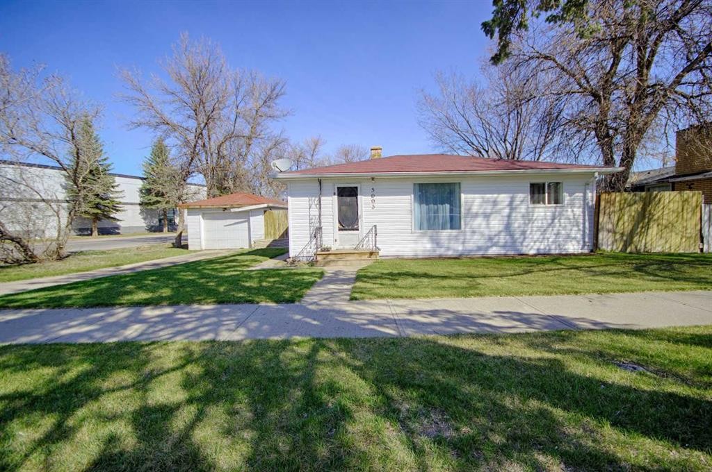 5005 44 Ave, Taber, AB - Outdoor