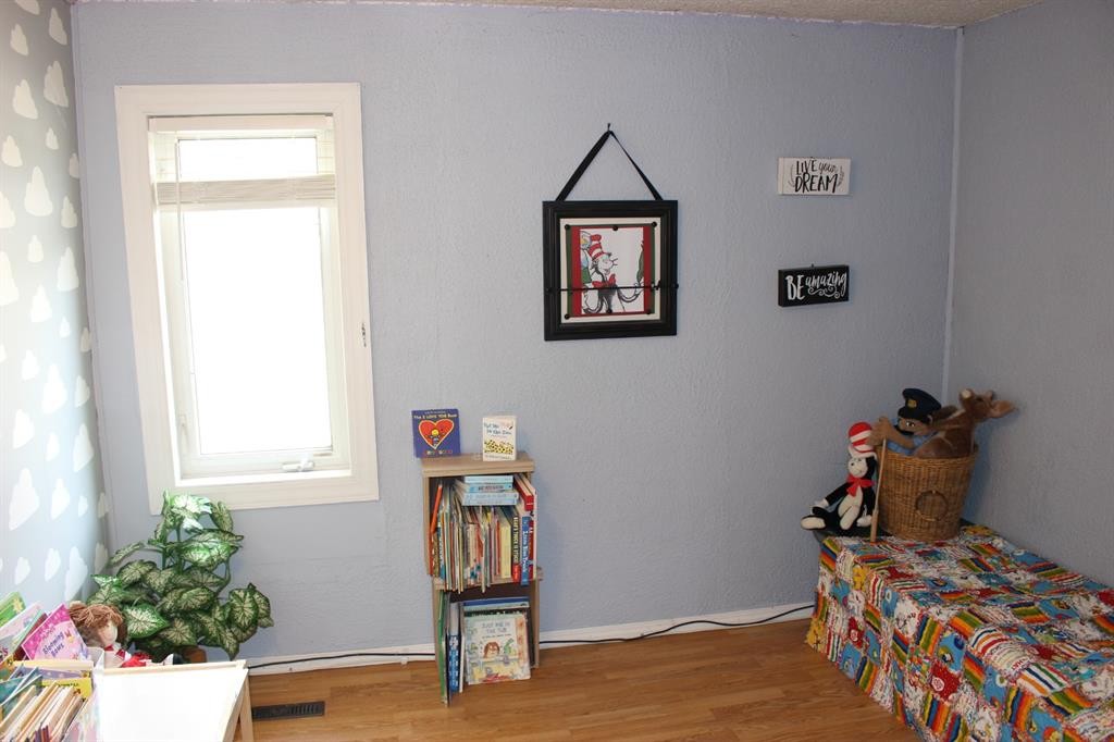 605 Rogers Avenue, Picture Butte, AB - Indoor