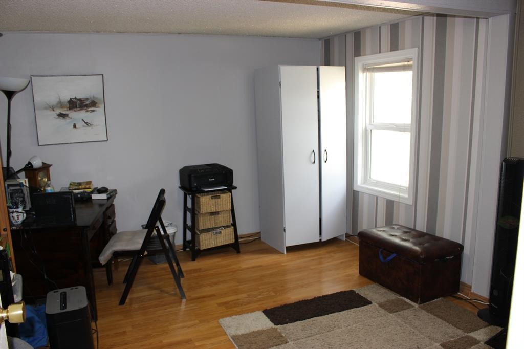 605 Rogers Avenue, Picture Butte, AB - Indoor