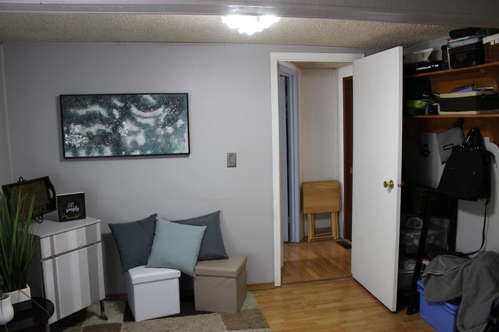 605 Rogers Avenue, Picture Butte, AB - Indoor Photo Showing Other Room
