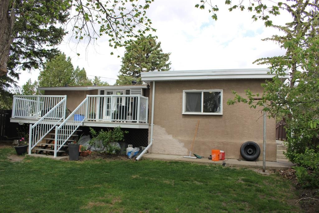 605 Rogers Avenue, Picture Butte, AB - Outdoor With Deck Patio Veranda