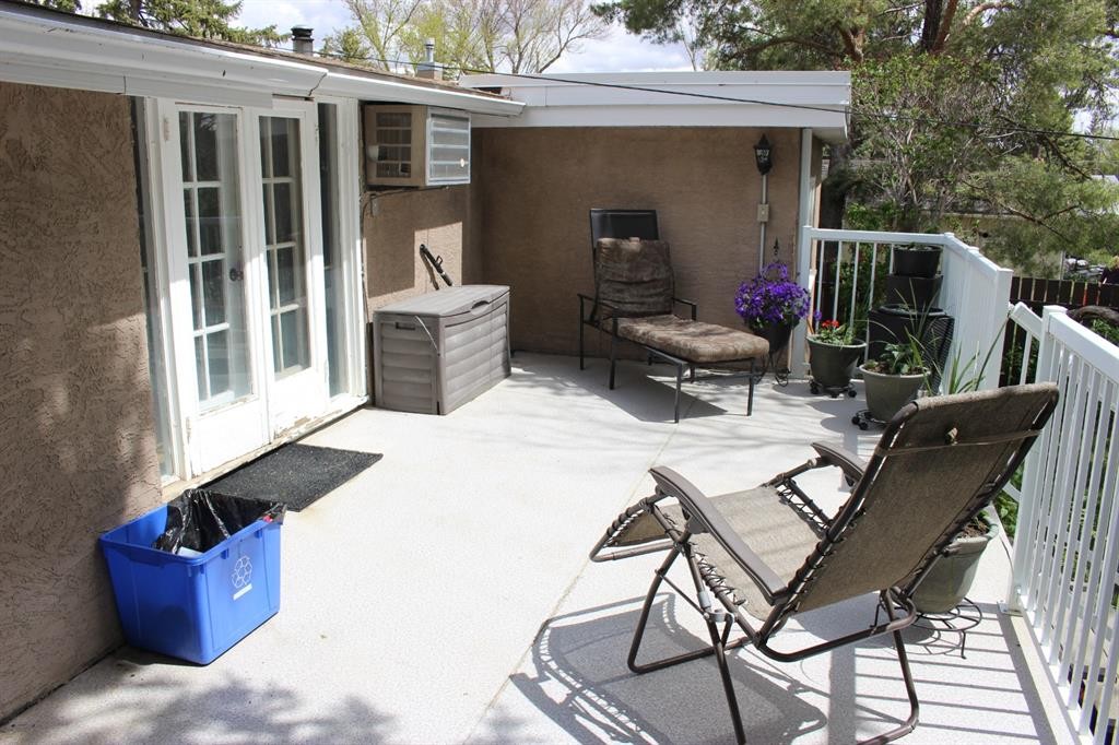 605 Rogers Avenue, Picture Butte, AB - Outdoor With Deck Patio Veranda With Exterior