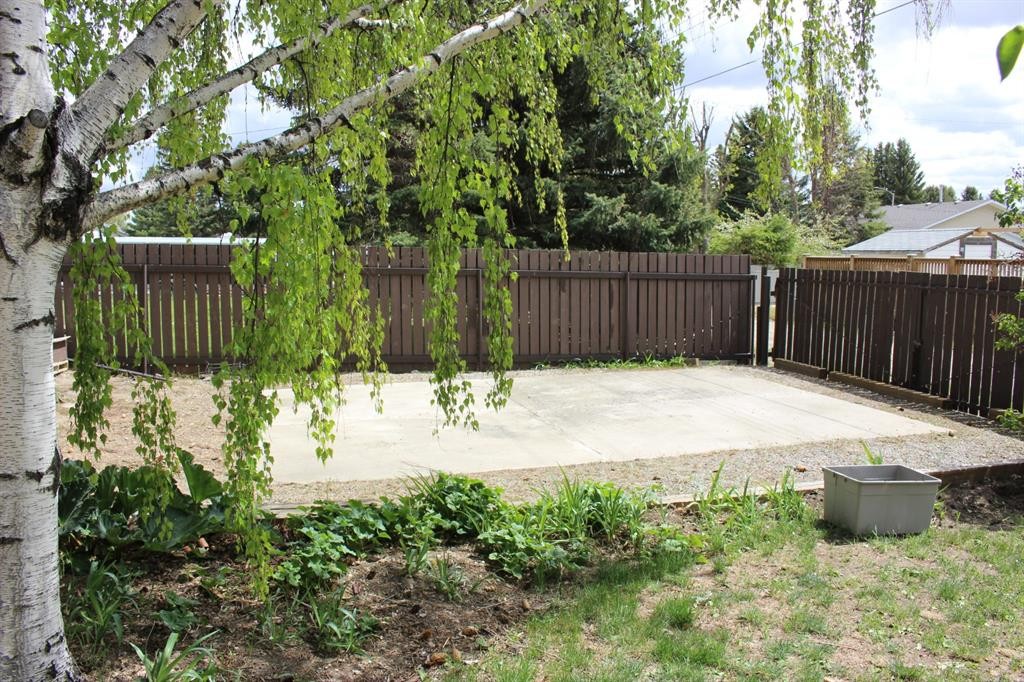 605 Rogers Avenue, Picture Butte, AB - Outdoor