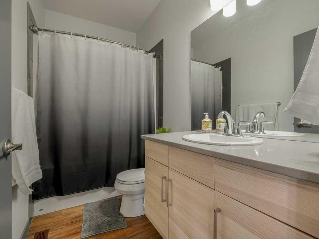 350 Uplands Boulevard North, Lethbridge, AB - Indoor Photo Showing Bathroom
