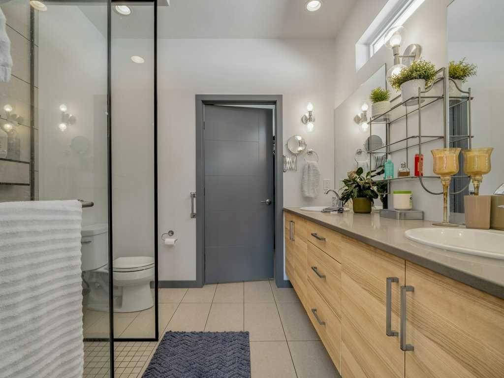 350 Uplands Boulevard North, Lethbridge, AB - Indoor Photo Showing Bathroom