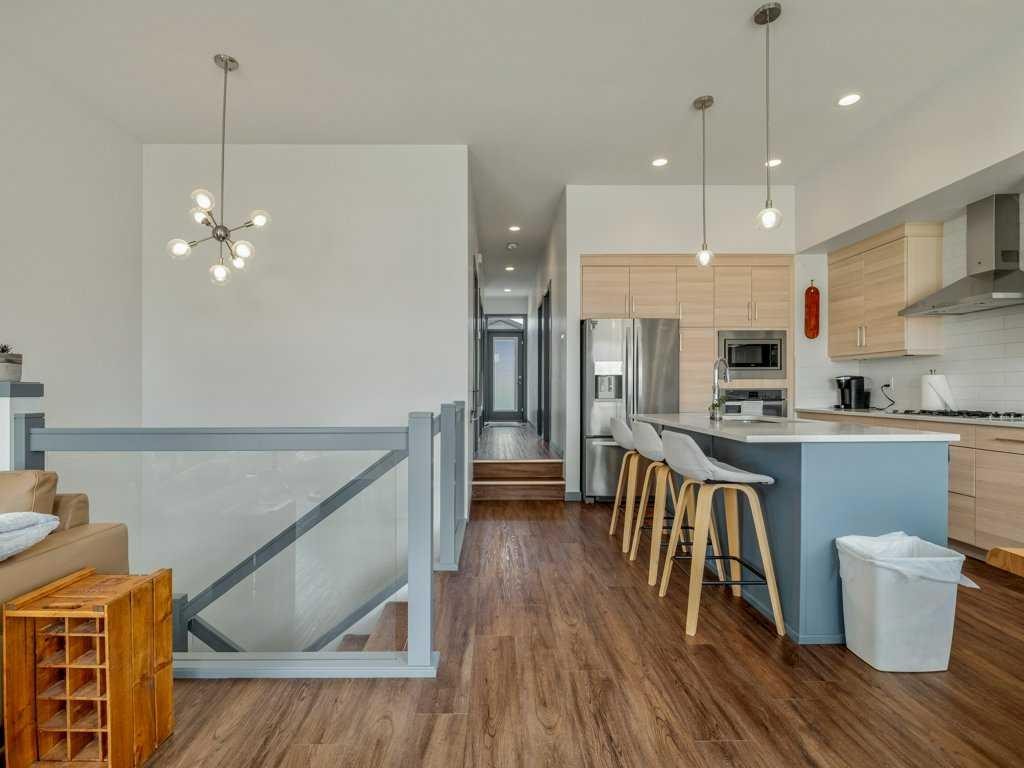 350 Uplands Boulevard North, Lethbridge, AB - Indoor Photo Showing Kitchen With Upgraded Kitchen