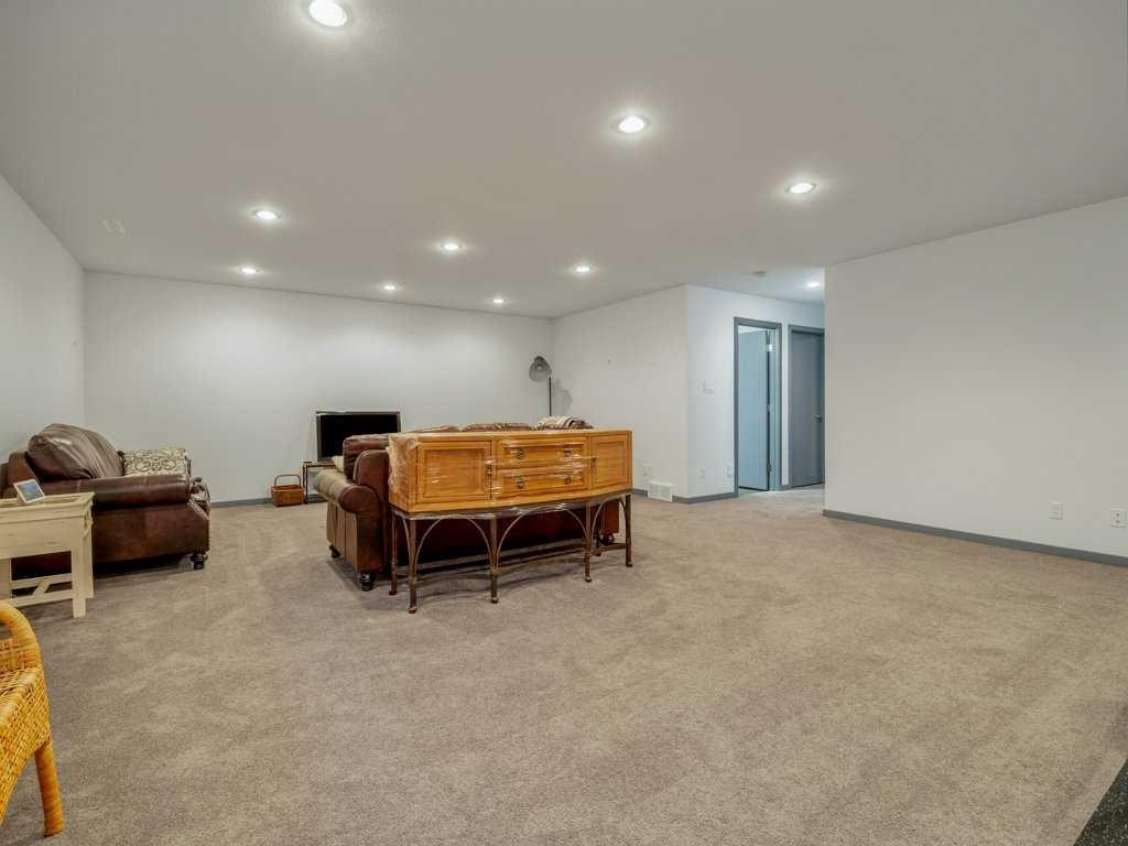 350 Uplands Boulevard North, Lethbridge, AB - Indoor