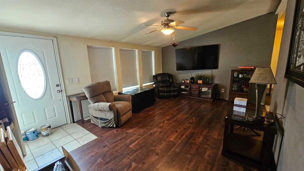 503 5 Avenue, Warner, AB - Indoor