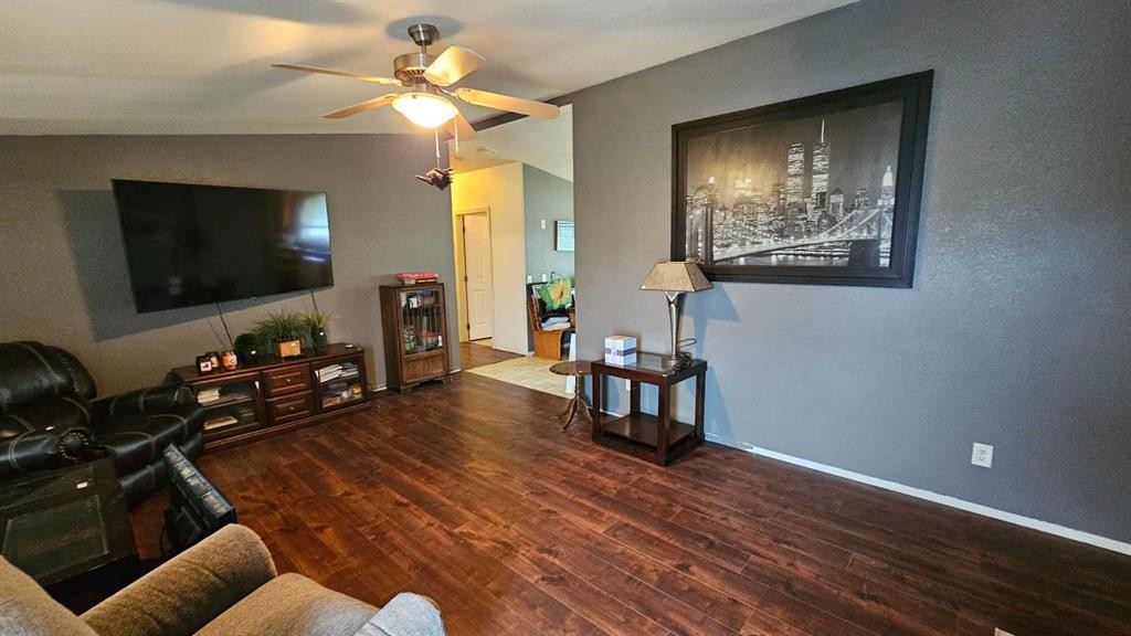 503 5 Avenue, Warner, AB - Indoor Photo Showing Other Room