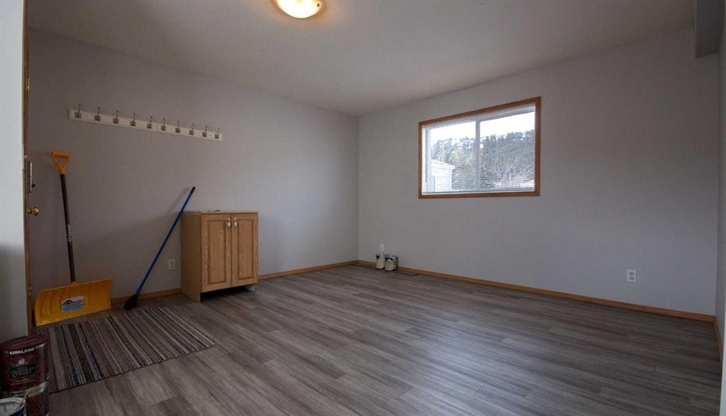 33-6101 20Th Avenue, Coleman, AB - Indoor Photo Showing Other Room
