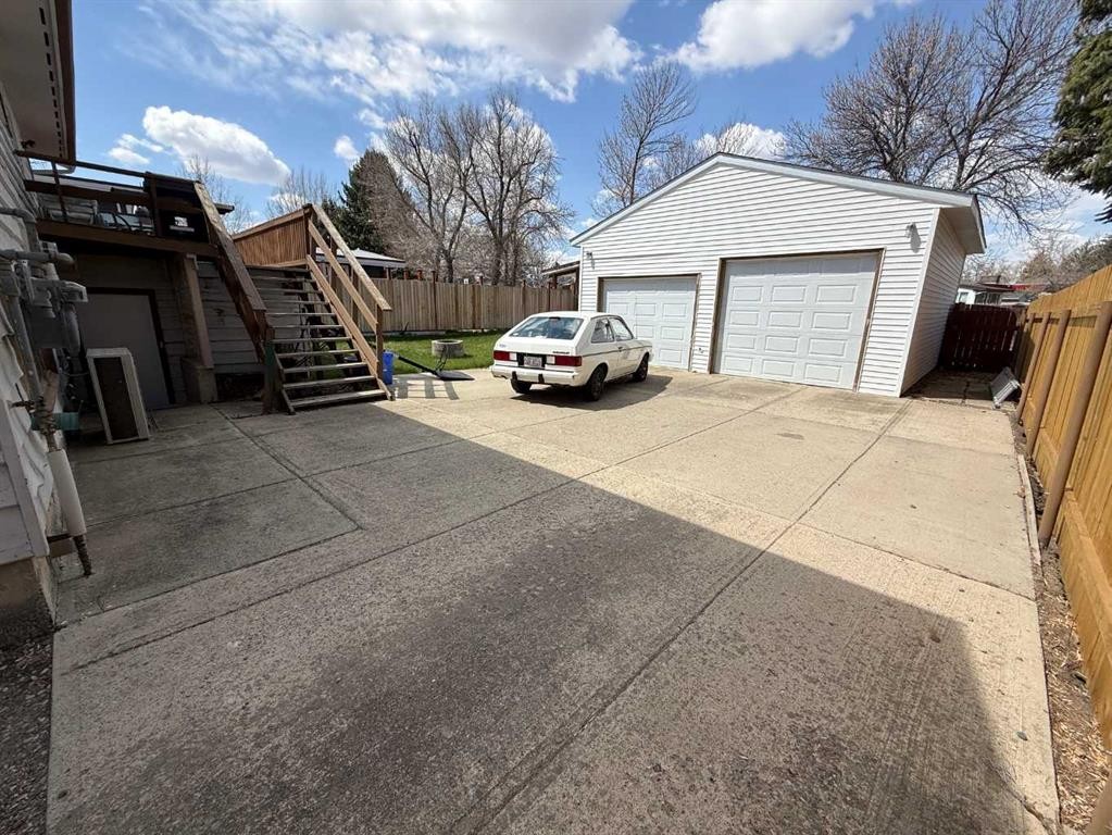 73 Mcgill Boulevard West, Lethbridge, AB - Outdoor