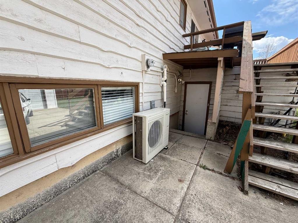 73 Mcgill Boulevard West, Lethbridge, AB - Outdoor With Exterior