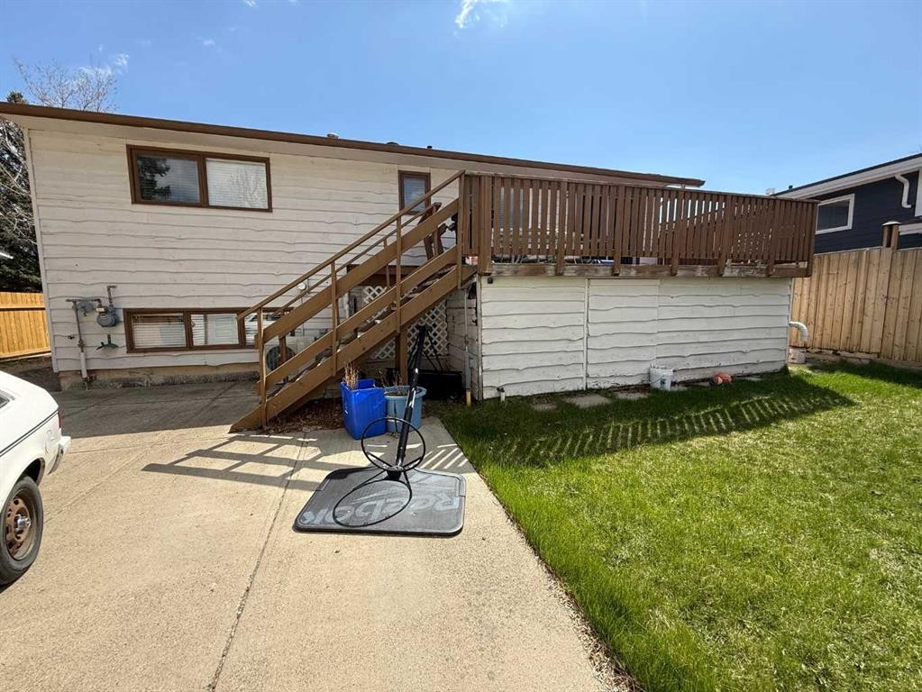 73 Mcgill Boulevard West, Lethbridge, AB - Outdoor With Exterior