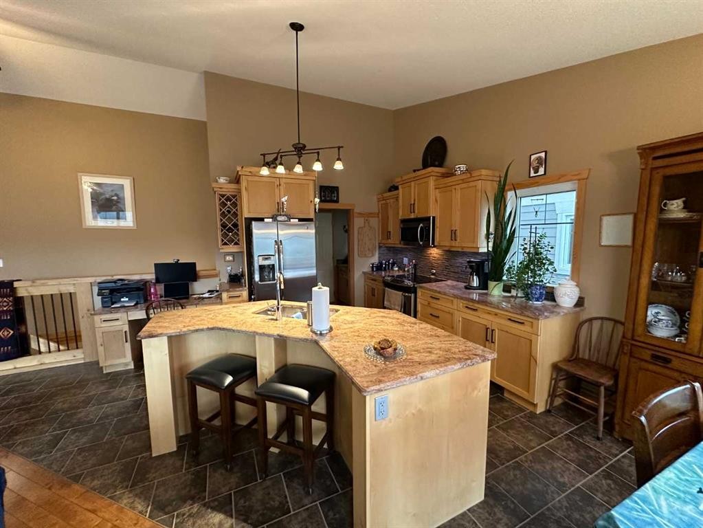 21 Ironstone Drive, Coleman, AB - Indoor Photo Showing Kitchen
