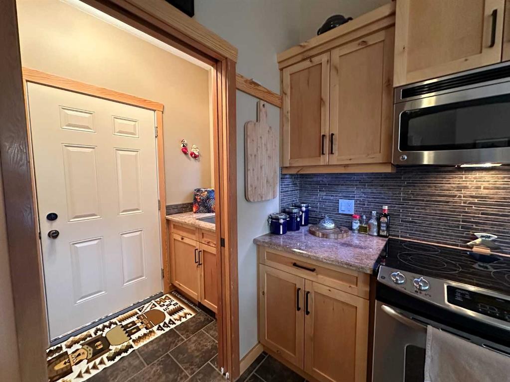 21 Ironstone Drive, Coleman, AB - Indoor Photo Showing Kitchen