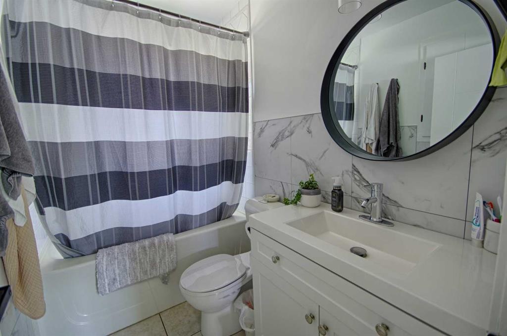 1804 22 Avenue, Coaldale, AB - Indoor Photo Showing Bathroom