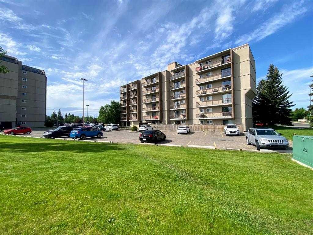 419-5 Berkeley Place West, Lethbridge, AB - Outdoor
