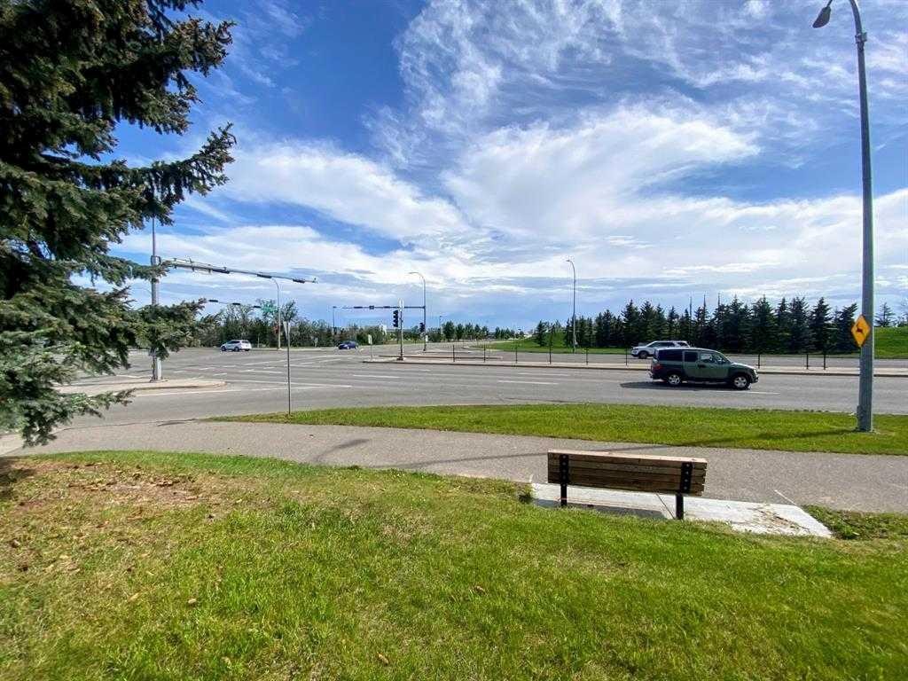 419-5 Berkeley Place West, Lethbridge, AB - Outdoor With View